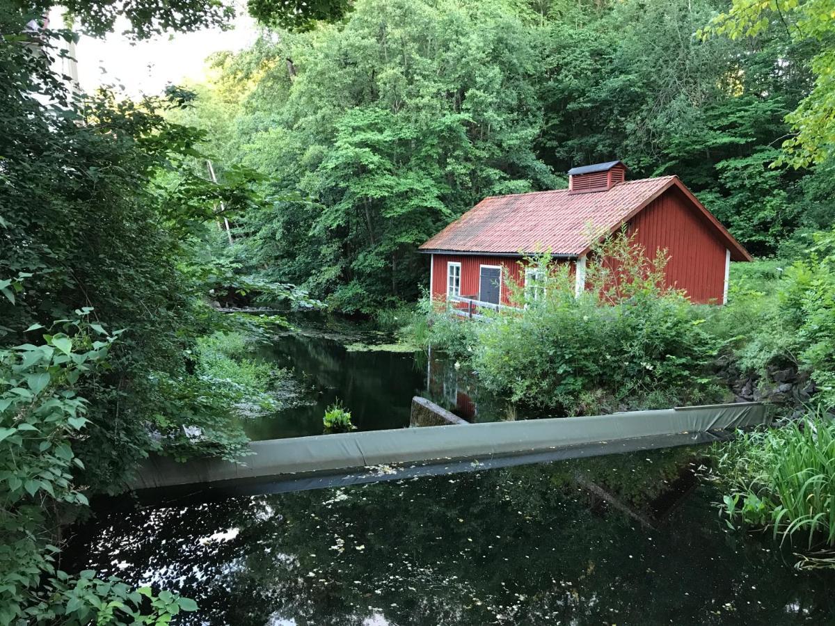 Eds Bruk Basecamp Guest House Edsbruk Exterior foto