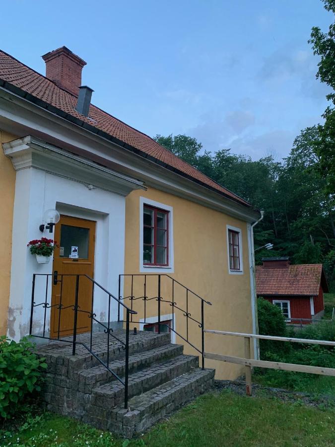 Eds Bruk Basecamp Guest House Edsbruk Exterior foto
