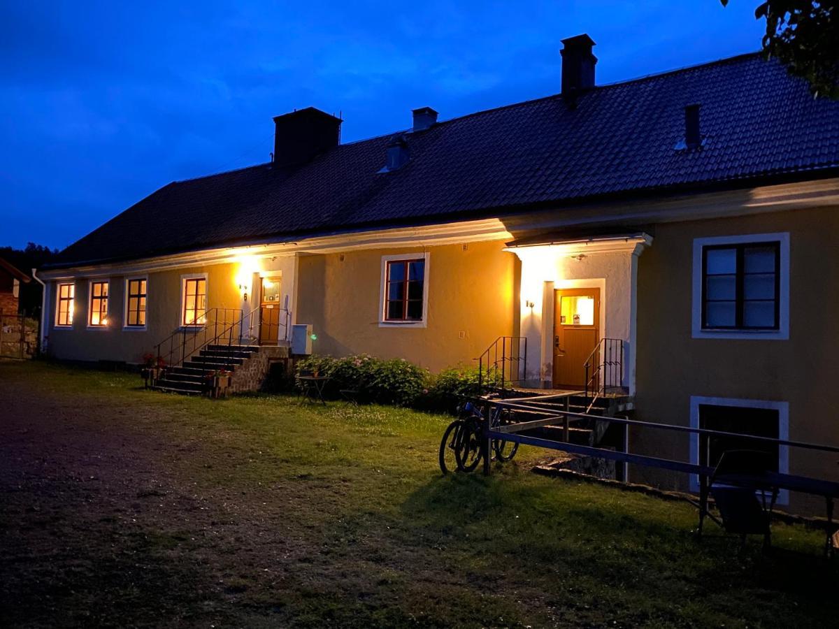 Eds Bruk Basecamp Guest House Edsbruk Exterior foto